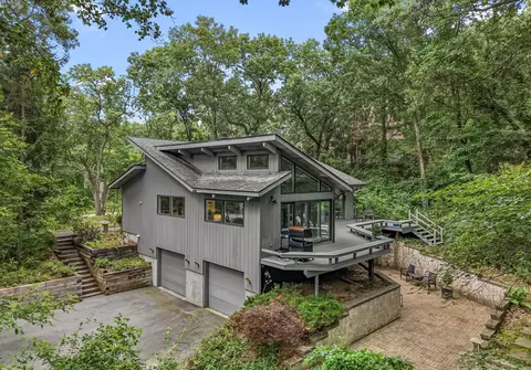 221 Bote Dr, Chesterton, IN 46304