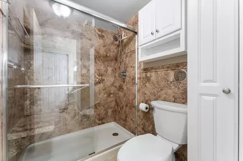 Bath - 2511 E Lakeshore Dr #A2, Crown Point, IN 46307 photo 2 of 3