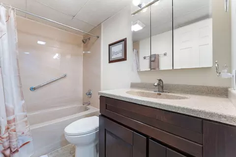Bath - 2511 E Lakeshore Dr #A2, Crown Point, IN 46307 photo 3 of 3