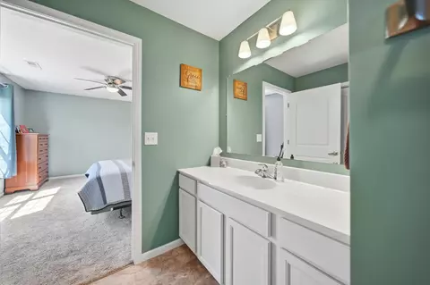 Bath - 521 Blackstone Ct, Kouts, IN 46347 photo 1 of 3
