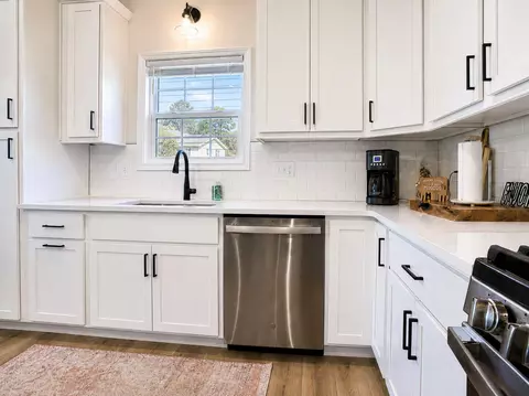 Kitchen - 707 Verdano Ter, Crown Point, IN 46307 photo 4 of 5