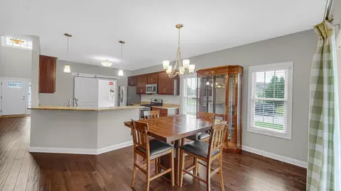 Dining - 10370 White Sand Ln #A, Dyer, IN 46311 photo 2 of 2