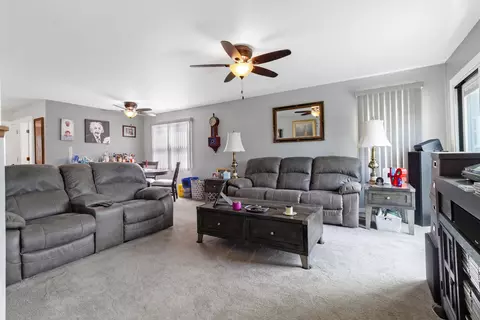 Living - 810 Pheasant Dr, Crown Point, IN 46307 photo 2 of 4