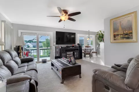 Living - 810 Pheasant Dr, Crown Point, IN 46307 photo 1 of 4