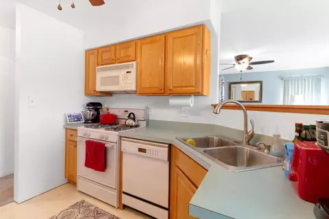 Kitchen - 810 Pheasant Dr, Crown Point, IN 46307 photo 3 of 4