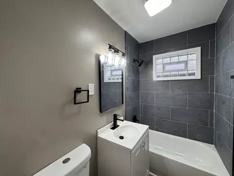 Bath - 1724 Lake Ave, Whiting, IN 46394 photo 3 of 4