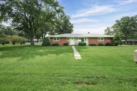 3605 Sunset Dr, Valparaiso, IN 46383