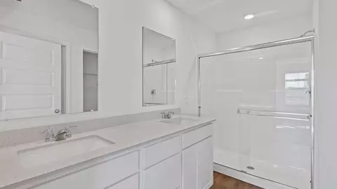 Bath - 38 Maximillian Dr, Hobart, IN 46342 photo 2 of 3
