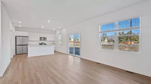 Living - 38 Maximillian Dr, Hobart, IN 46342 photo 2 of 3