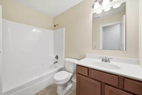 Bath - 13984 Empress Ln, Dyer, IN 46311 photo 3 of 3