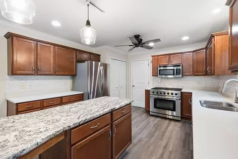Kitchen - 13984 Empress Ln, Dyer, IN 46311 photo 2 of 4