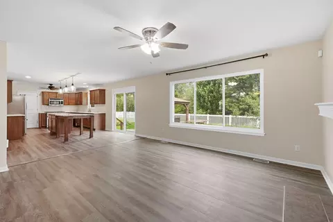 Living - 13984 Empress Ln, Dyer, IN 46311 photo 7 of 9
