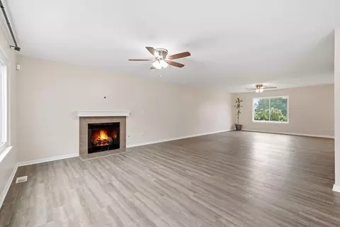 Living - 13984 Empress Ln, Dyer, IN 46311 photo 3 of 9