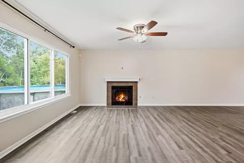 Living - 13984 Empress Ln, Dyer, IN 46311 photo 4 of 9
