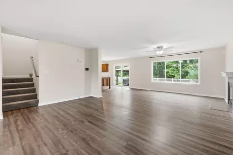 Living - 13984 Empress Ln, Dyer, IN 46311 photo 6 of 9
