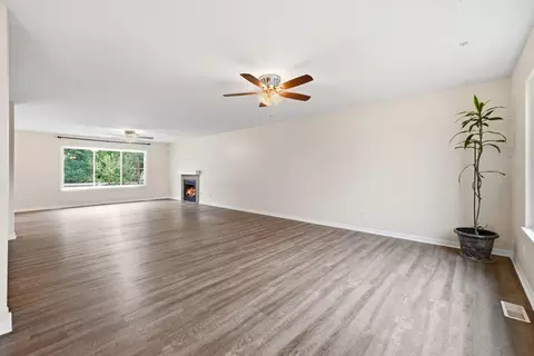 Living - 13984 Empress Ln, Dyer, IN 46311 photo 1 of 9
