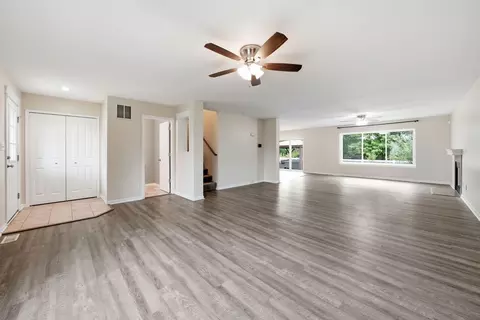 Living - 13984 Empress Ln, Dyer, IN 46311 photo 5 of 9