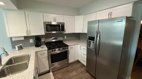 Kitchen - 2523 E Lakeshore Dr #C-17, Crown Point, IN 46307 photo 3 of 7