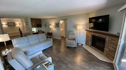 Living - 2523 E Lakeshore Dr #C-17, Crown Point, IN 46307 photo 10 of 10