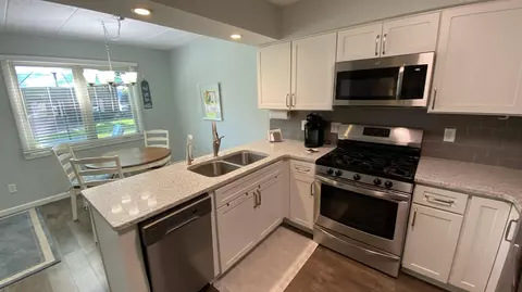 Kitchen - 2523 E Lakeshore Dr #C-17, Crown Point, IN 46307 photo 4 of 7