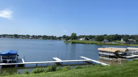 View/Area - 2523 E Lakeshore Dr #C-17, Crown Point, IN 46307 photo 2 of 7