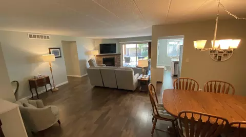Living - 2523 E Lakeshore Dr #C-17, Crown Point, IN 46307 photo 8 of 10