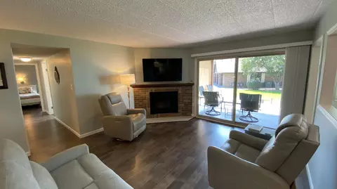 Living - 2523 E Lakeshore Dr #C-17, Crown Point, IN 46307 photo 9 of 10