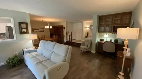 Living - 2523 E Lakeshore Dr #C-17, Crown Point, IN 46307 photo 7 of 10