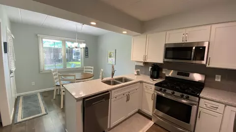 Kitchen - 2523 E Lakeshore Dr #C-17, Crown Point, IN 46307 photo 2 of 7