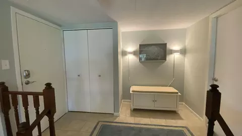 Entry Way - 2523 E Lakeshore Dr #C-17, Crown Point, IN 46307 photo 2 of 3