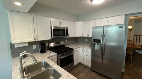 Kitchen - 2523 E Lakeshore Dr #C-17, Crown Point, IN 46307 photo 6 of 7