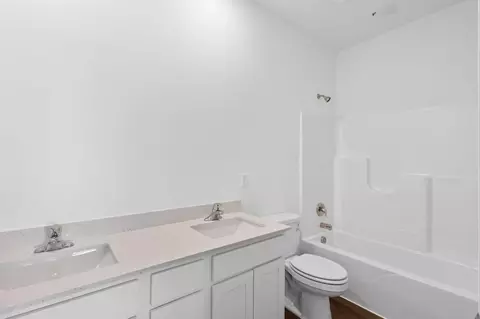 Bath - 7657 W 107th Pl, Crown Point, IN 46307 photo 2 of 2