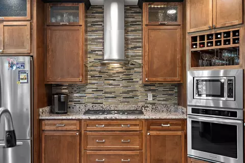 Kitchen - 10929 Bunker Dr, De Motte, IN 46310 photo 6 of 10