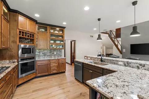 Kitchen - 10929 Bunker Dr, De Motte, IN 46310 photo 8 of 10