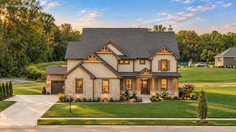 472 Stonebridge Pkwy, Valparaiso, IN 46383