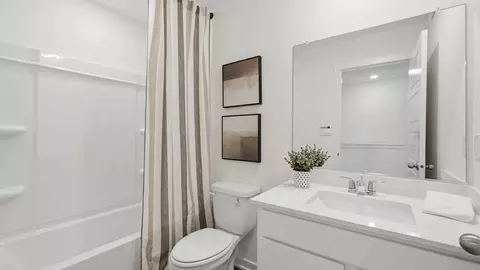 Bath - 574 E 120th Pl, Crown Point, IN 46307 photo 2 of 3