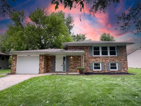 946 W 67th Pl, Merrillville, IN 46410
