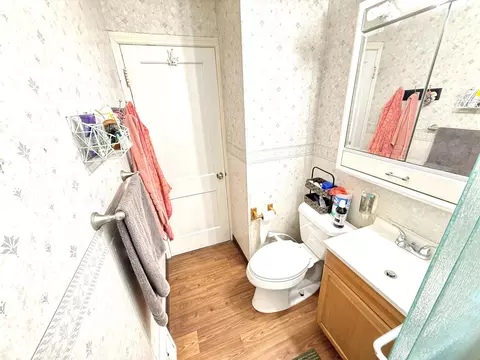 Bath - 2606 Birch Ave, Whiting, IN 46394 photo 1 of 2