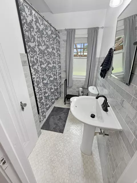 Bath - 1342 Lake Ave, Whiting, IN 46394 photo 1 of 2
