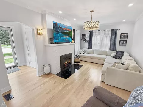 Living - 1342 Lake Ave, Whiting, IN 46394 photo 1 of 3
