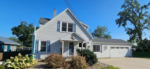 227 Lakeview Dr, Walkerton, IN 46574