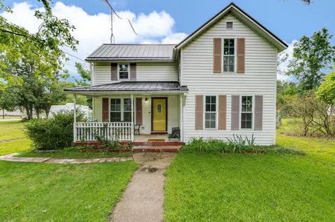 306 N High St, North Judson, IN 46366