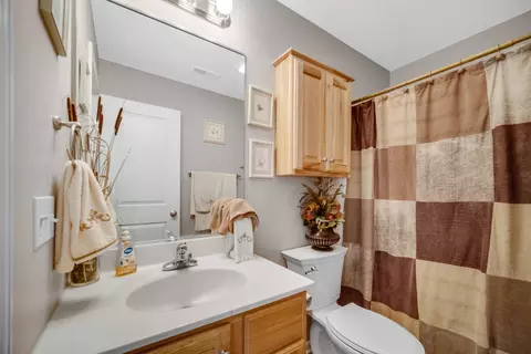 Bath - 1712 E 106th Ave, Crown Point, IN 46307 photo 1 of 3