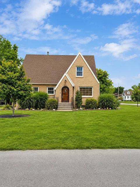 605 W Montgomery St, Francesville, IN 47946
