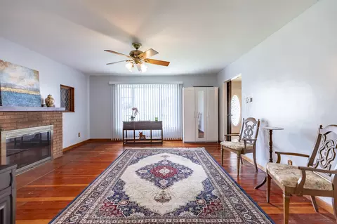 Living - 604 213th St, Dyer, IN 46311 photo 2 of 4
