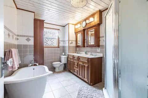 Bath - 604 213th St, Dyer, IN 46311 photo 1 of 5
