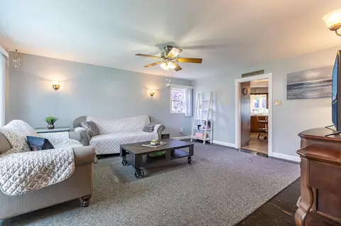 Living - 604 213th St, Dyer, IN 46311 photo 3 of 4