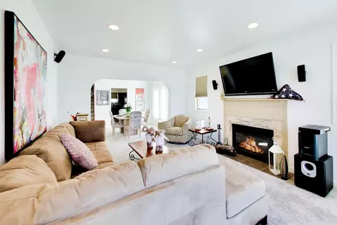 Living - 8039 Forest Ave, Munster, IN 46321 photo 1 of 3