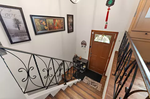 Entry Way - 303 Minter Dr, Griffith, IN 46319 photo 3 of 3