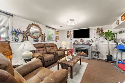 Living - 303 Minter Dr, Griffith, IN 46319 photo 3 of 4